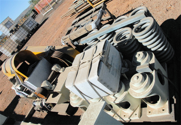 Unused Metso 8' X 20' Single Deck Low Head Vibrating Screen)